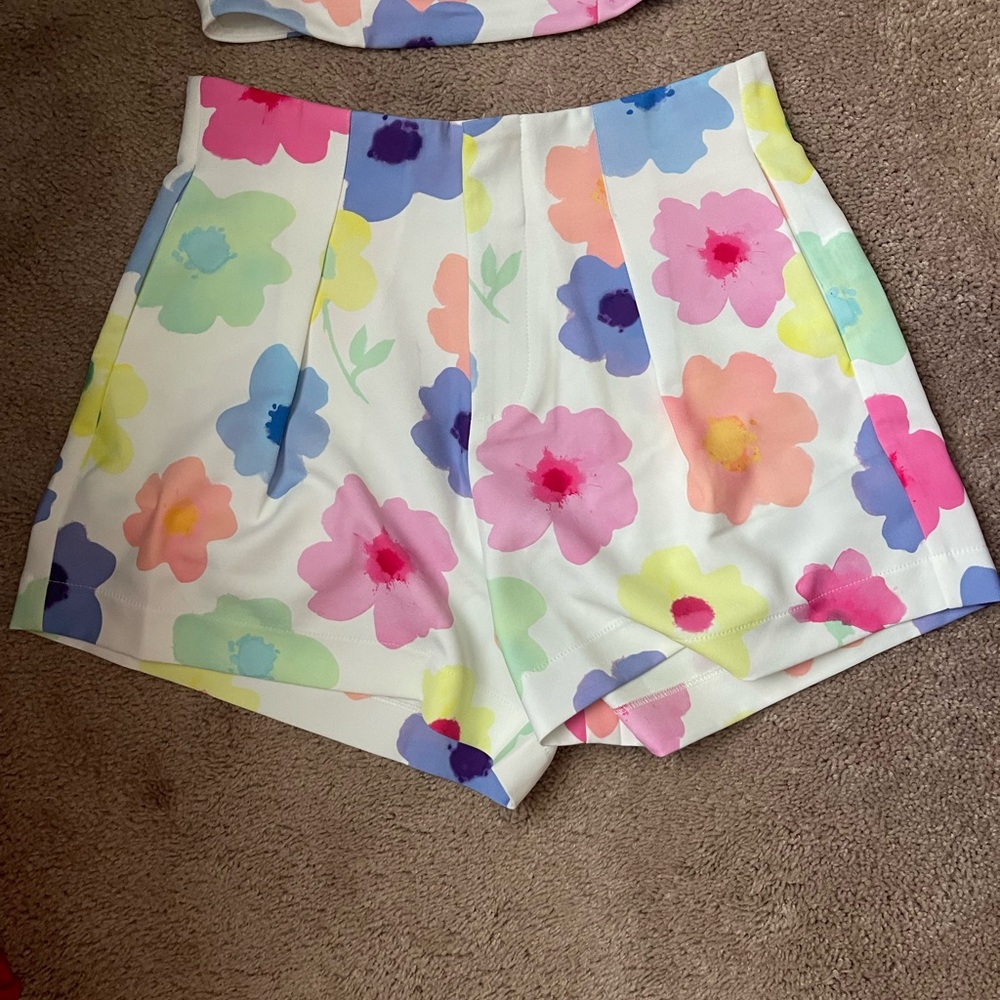 NWT White Fox size m shorts.